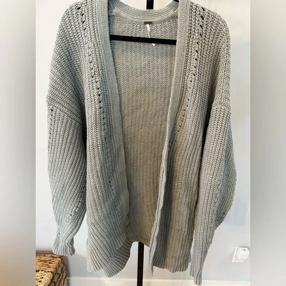 Very oversized free people sweater size medium - Picture 2 of 4
